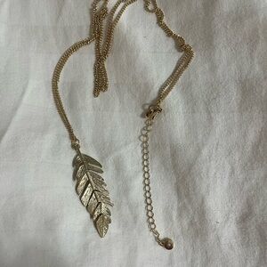 Stella & Dot Gold Leaf Pendant Necklace